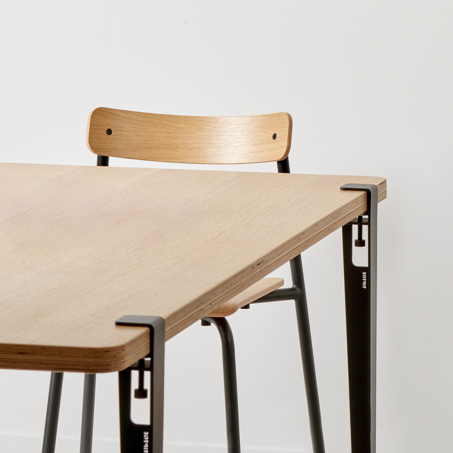 Table à manger TIPTOE - bois éco-certifié