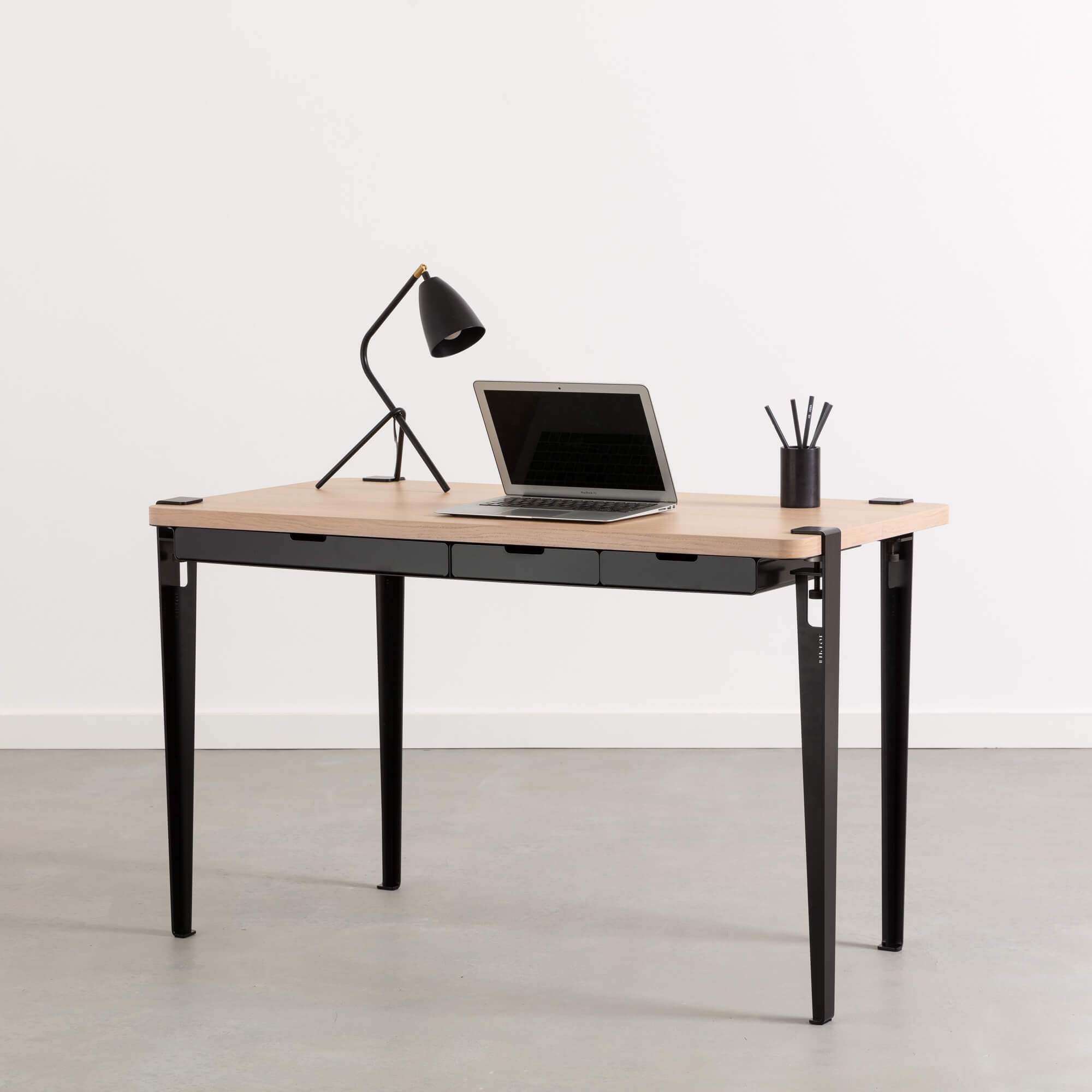 MONOCHROME desk – eco–certified wood
