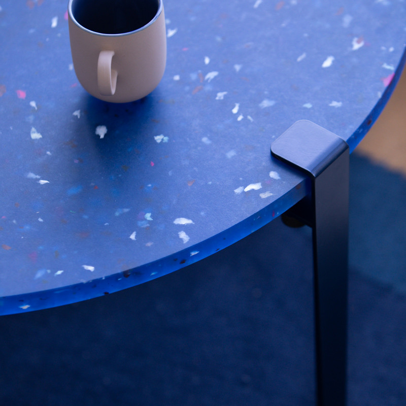 Table basse ronde bleue en plastique recyclé PACIFICO - 80cm