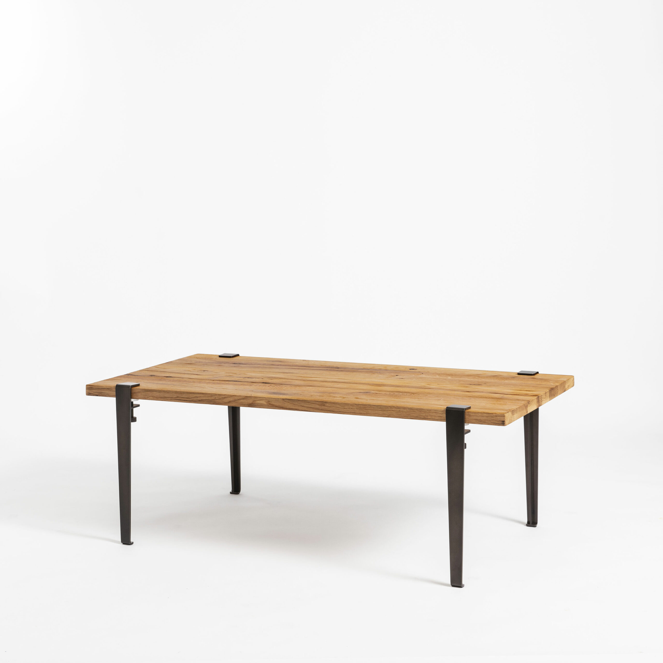 Table basse en bois ancien recyclé avec pieds acier pour salon