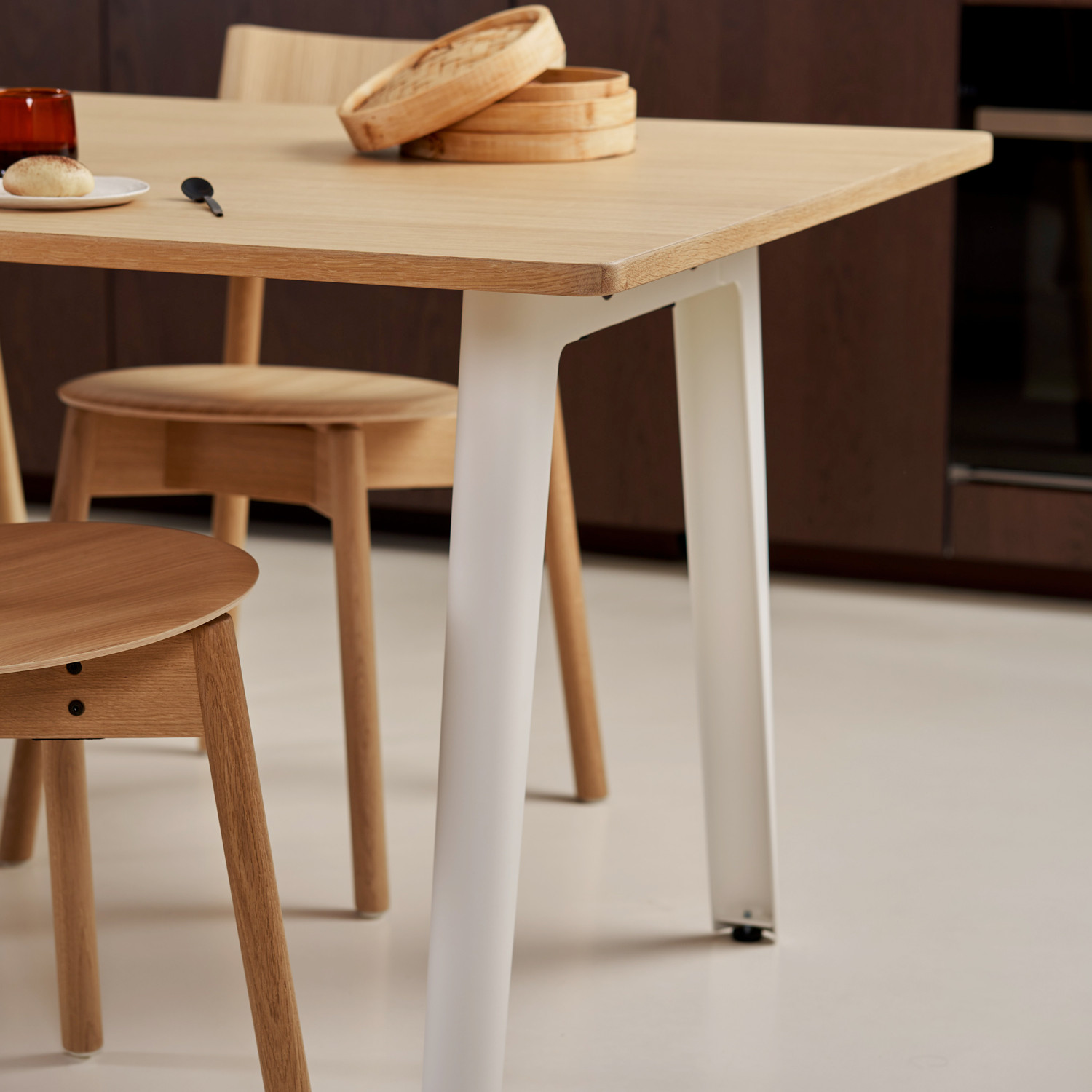 Table à manger NEW MODERN - bois éco-certifié