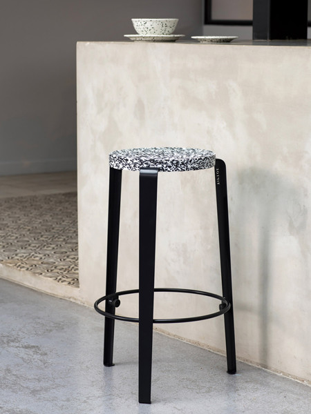 The correct bar stool height for 90cm counter