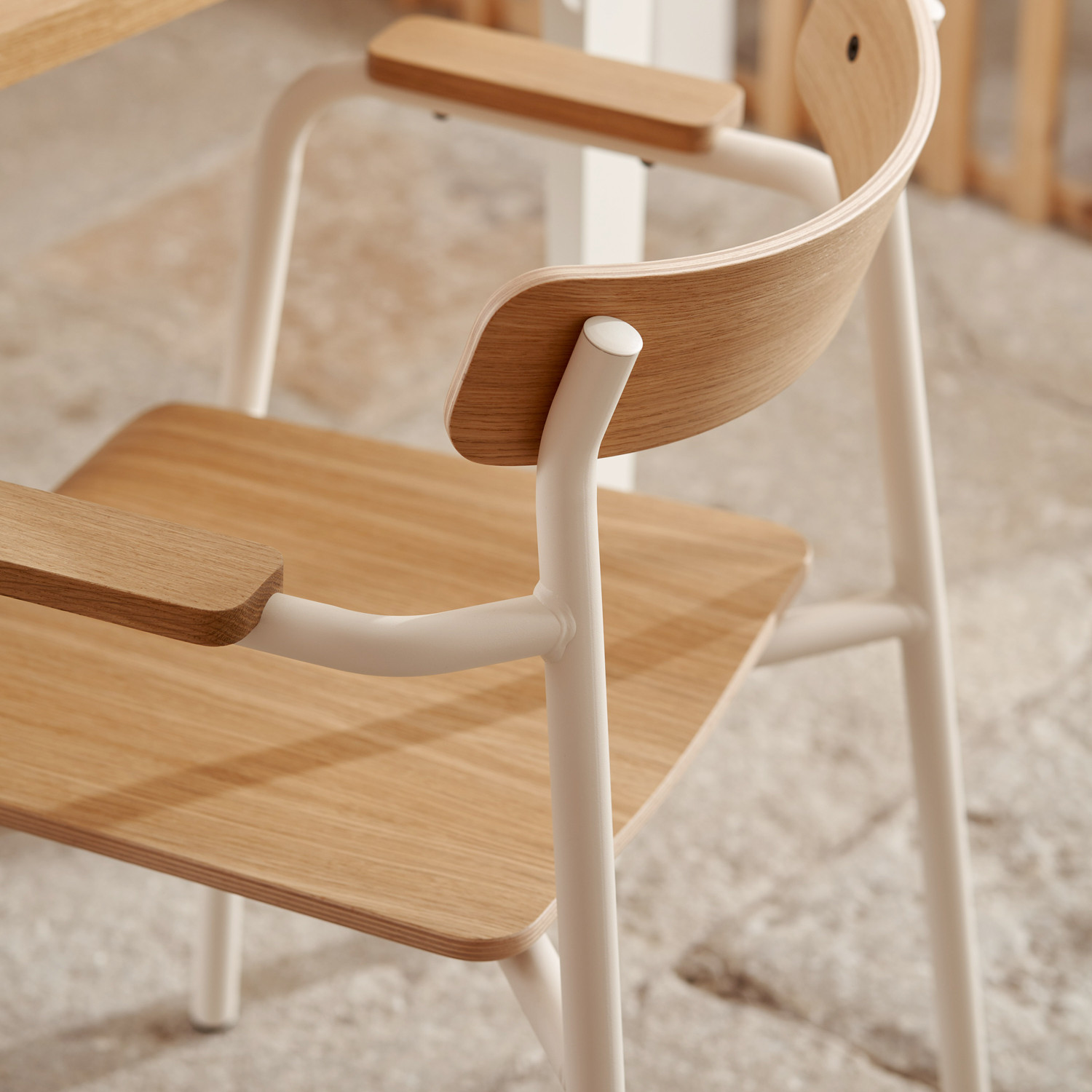 Chaise ÉTUDE avec accoudoirs - bois éco-certifié