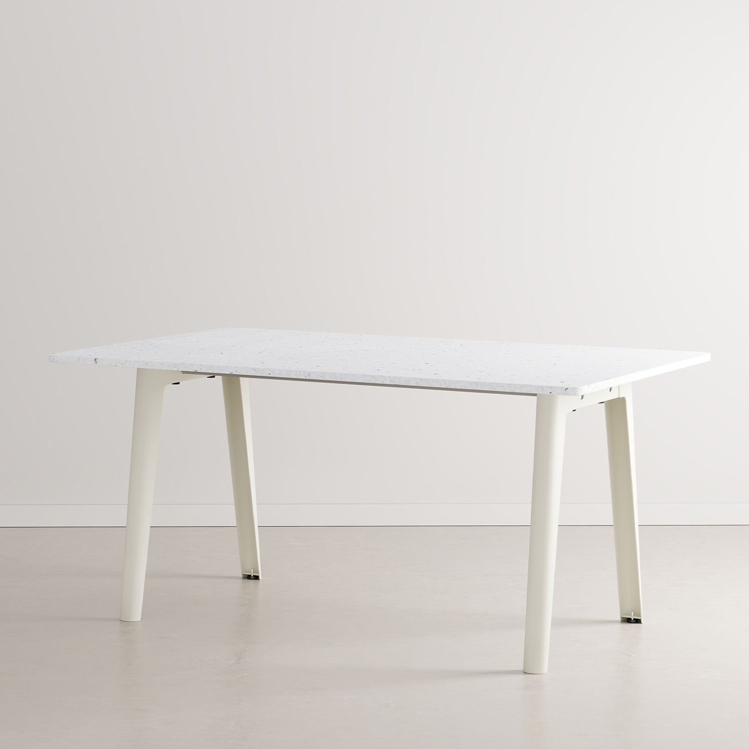 Table à manger NEW MODERN - plastique recyclé Venezia