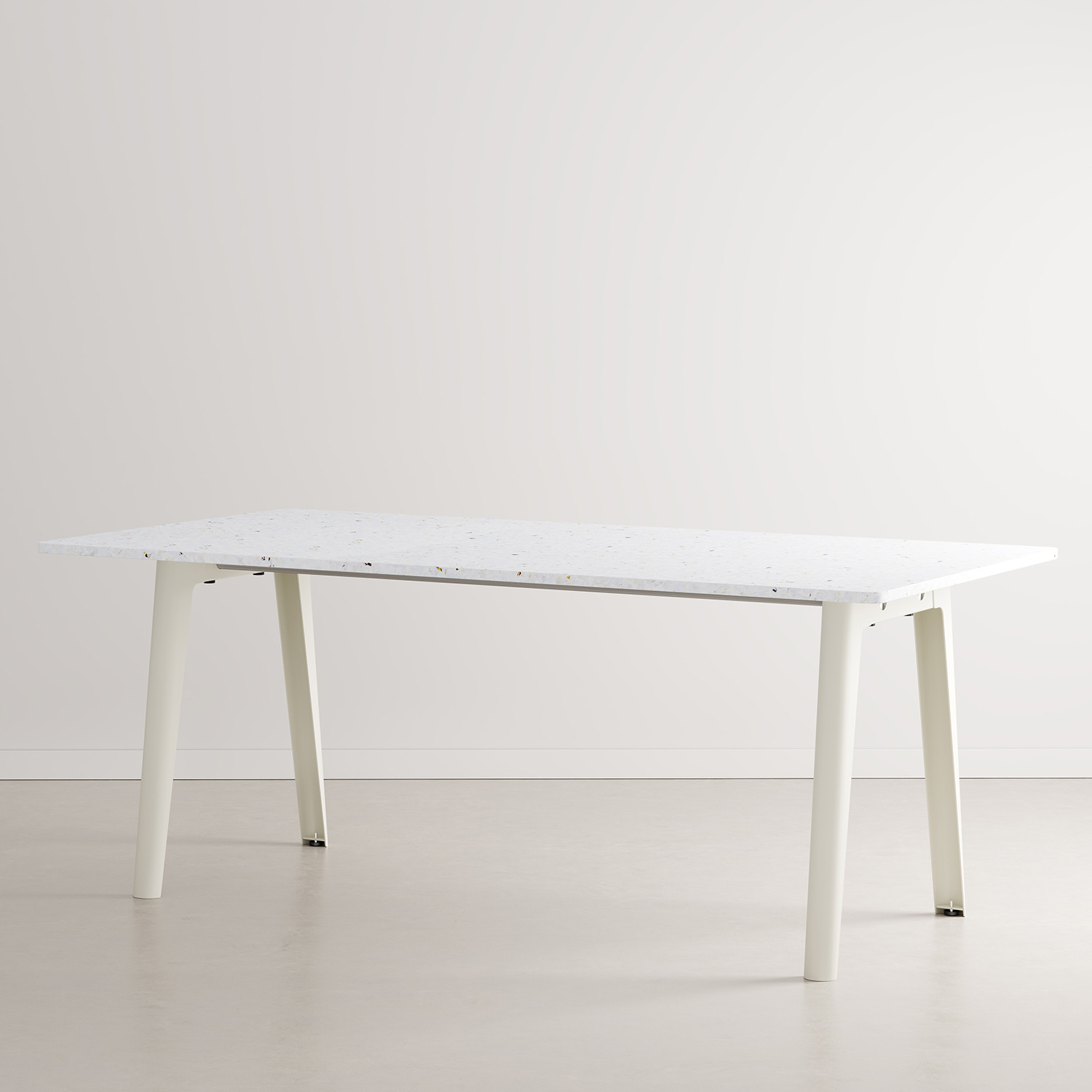 Table à manger NEW MODERN - plastique recyclé Venezia