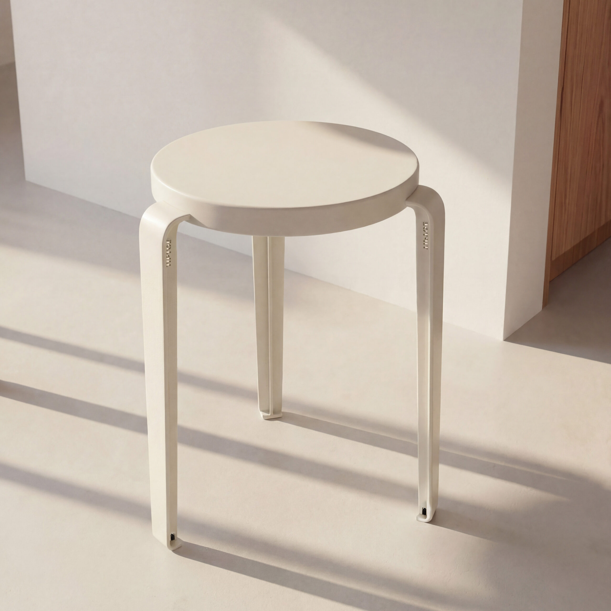 Tabouret LOU édition Chroma - bois éco-certifié