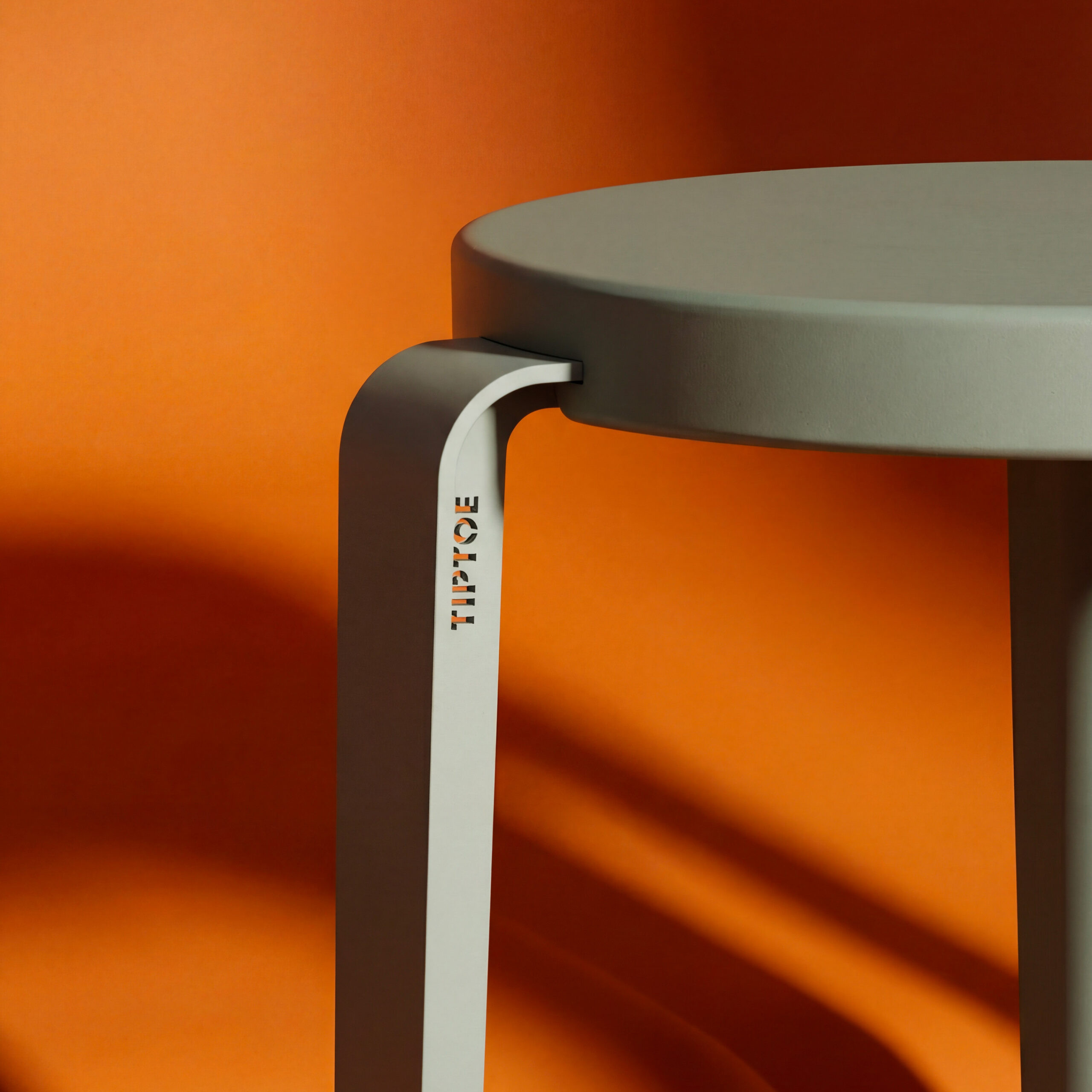 Tabouret LOU édition Chroma - bois éco-certifié