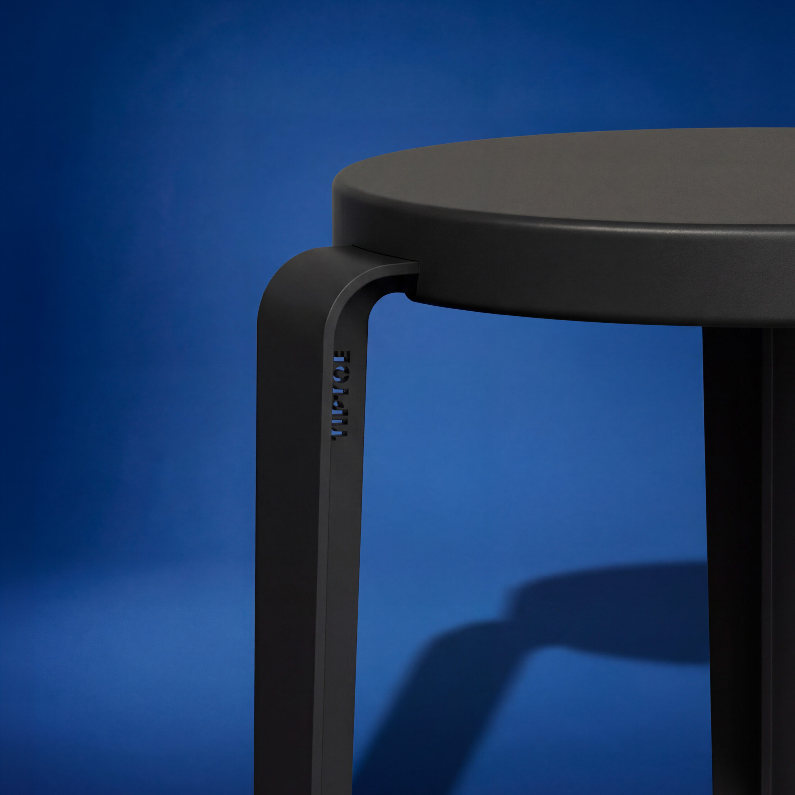 Tabouret LOU édition Chroma - bois éco-certifié