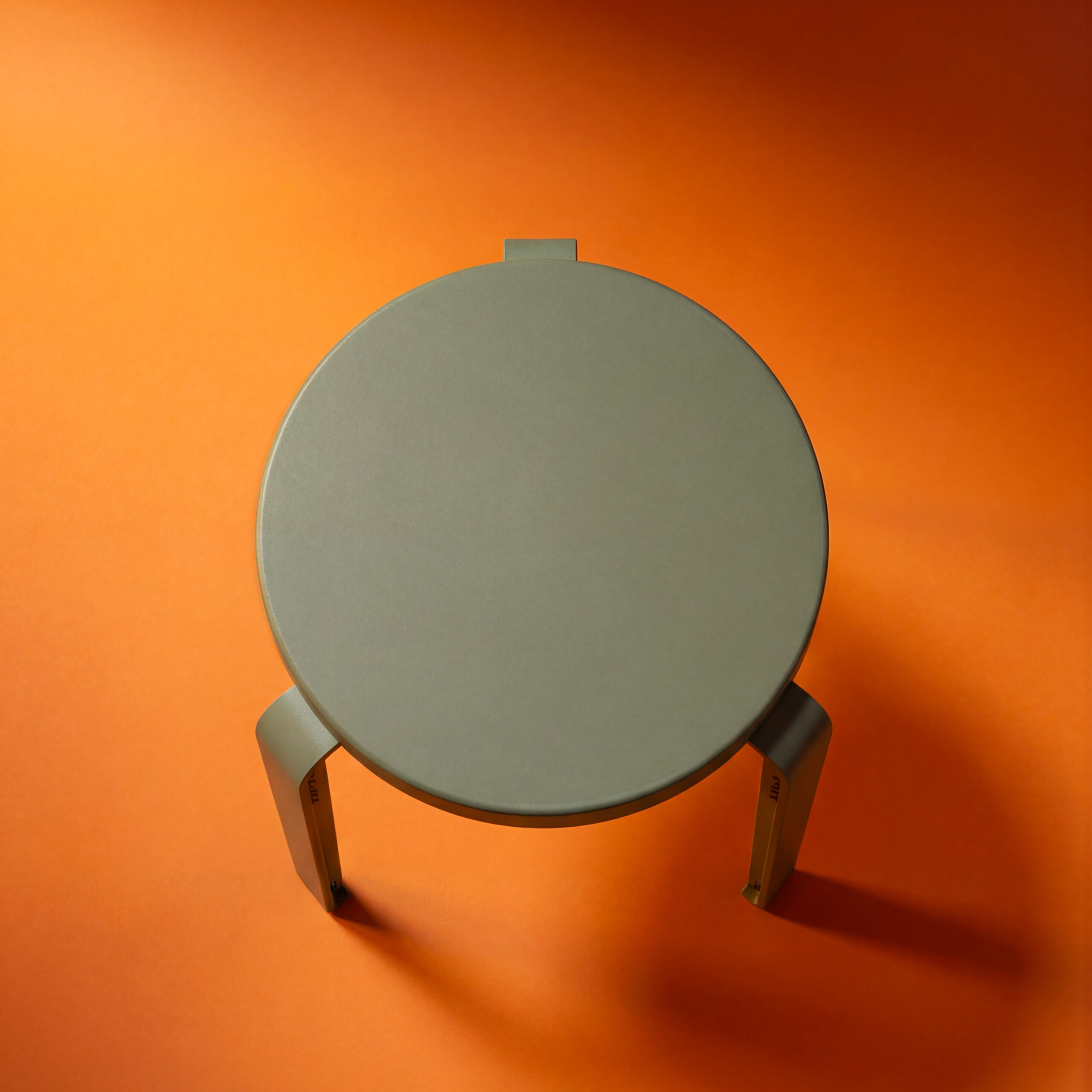 Tabouret LOU édition Chroma - bois éco-certifié