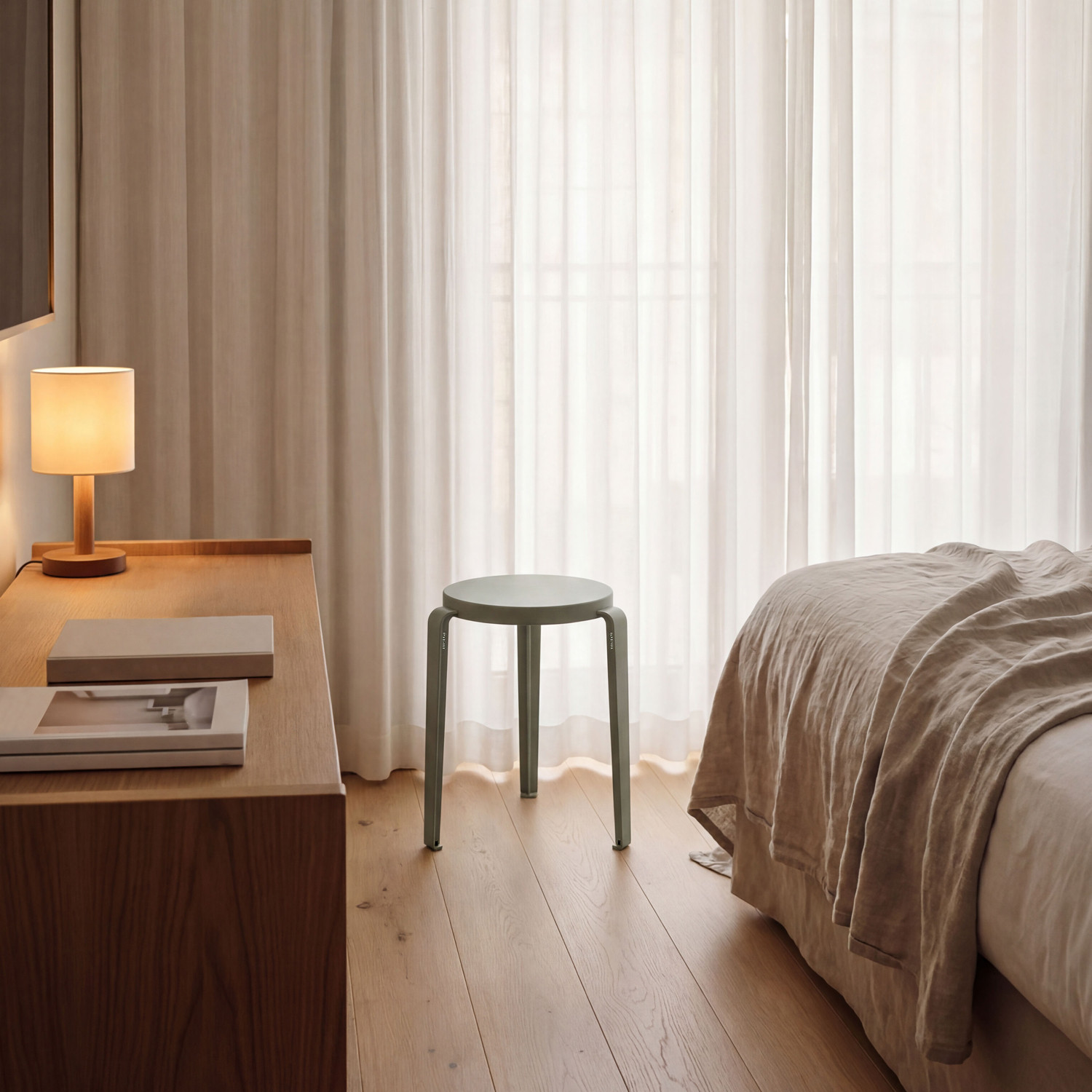 Tabouret LOU édition Chroma - bois éco-certifié
