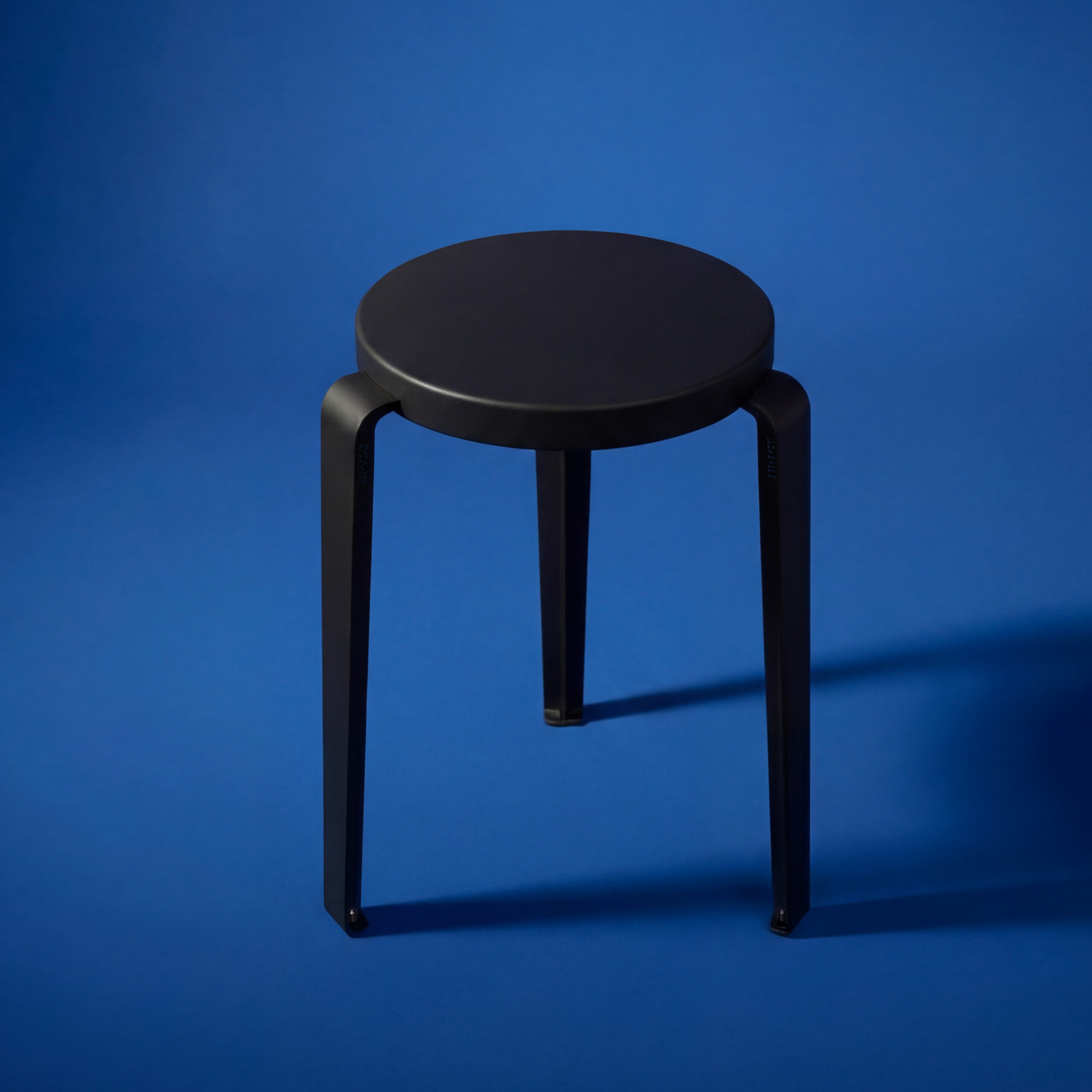 Tabouret LOU édition Chroma - bois éco-certifié