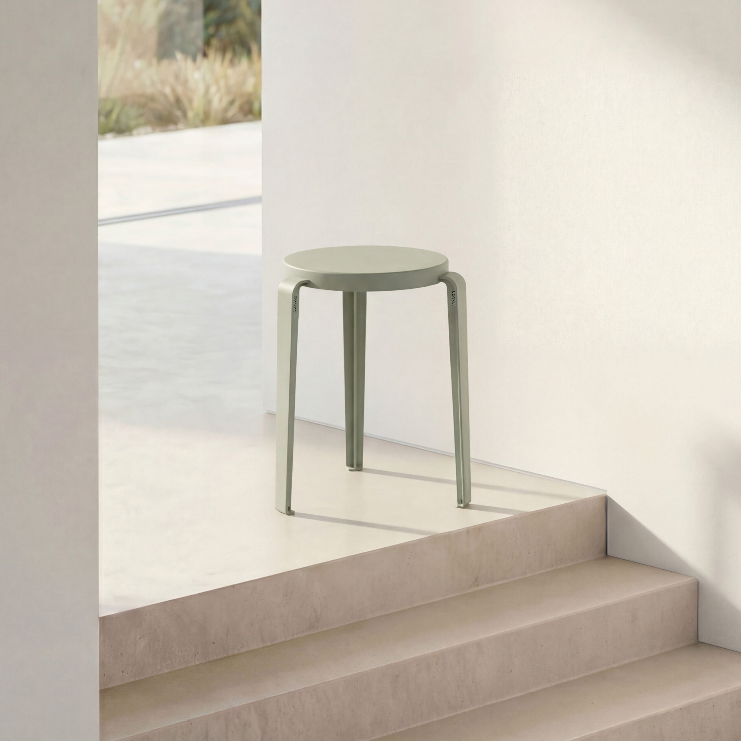Tabouret LOU édition Chroma - bois éco-certifié