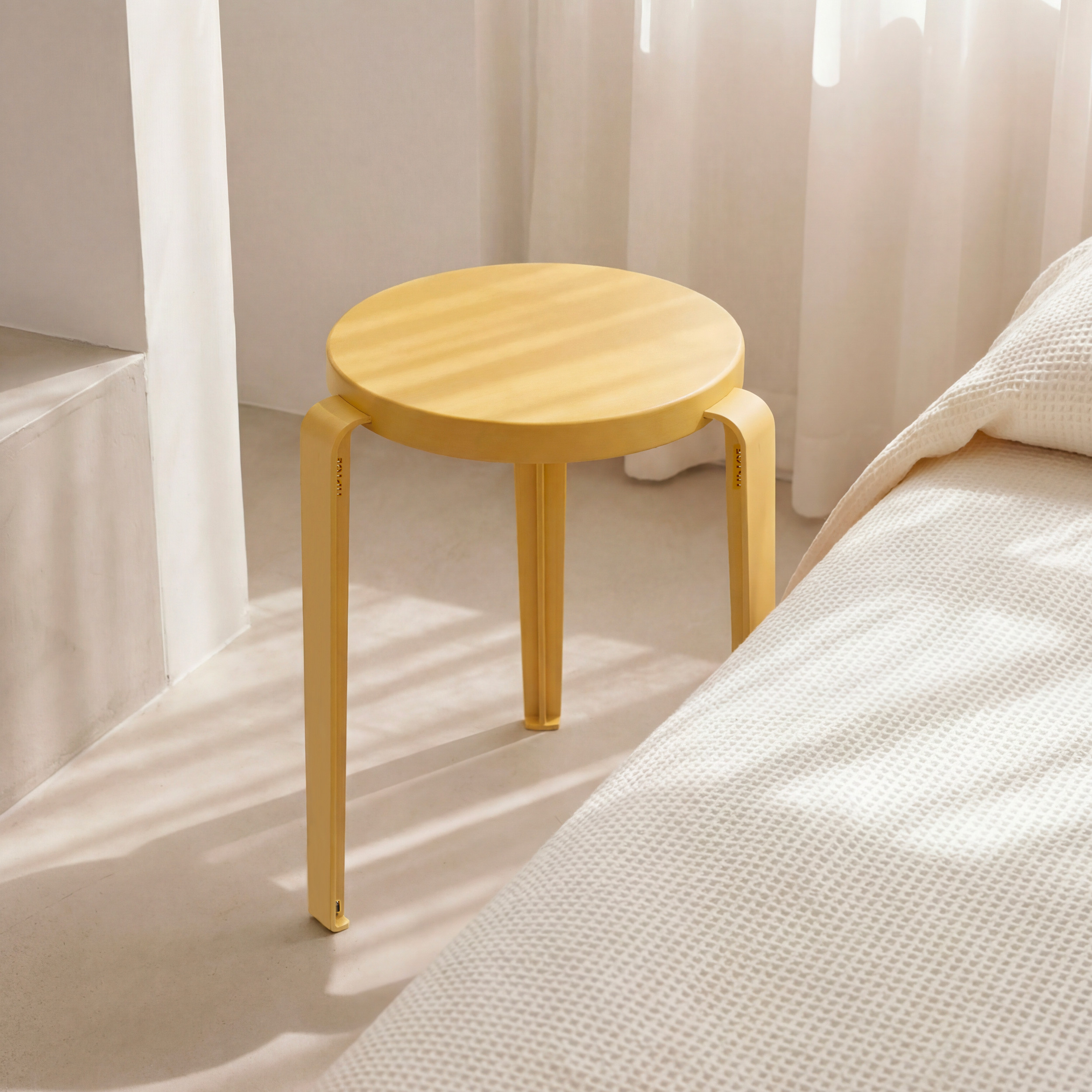 Tabouret LOU édition Chroma - bois éco-certifié